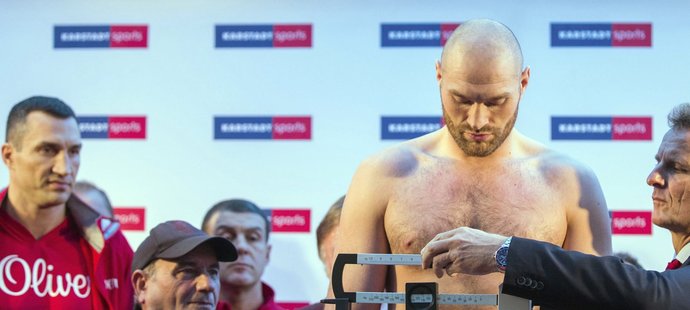 Tyson Fury pohrozil zrušením večerního souboje o titul mistra světa těžké váhy s Vladimirem Kličkem