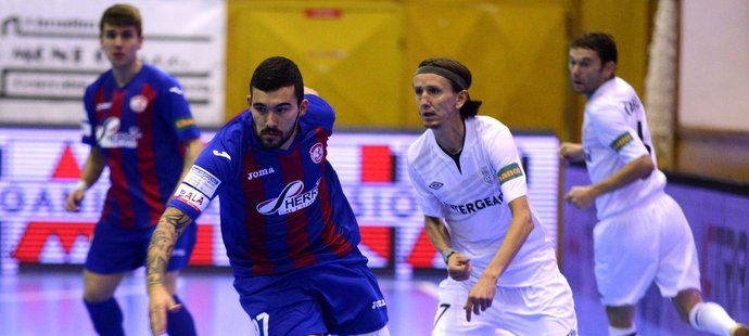 Futsalisté Benaga postoupili do play off ze druhého místa, touží ale sesadit Chrudim z trůnu. Finále začíná v úterý.