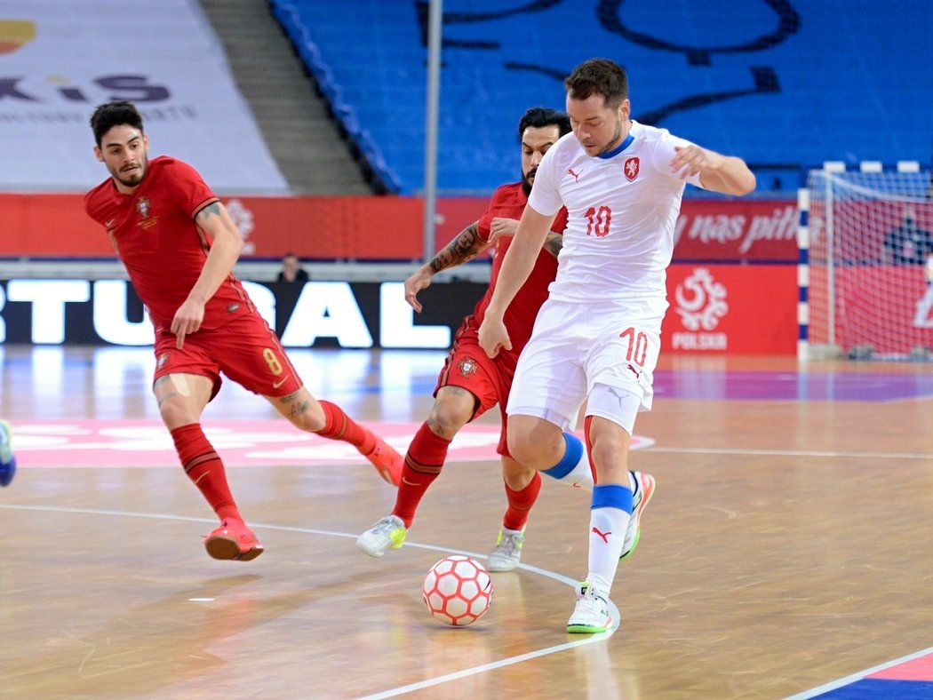 Čeští futsalisté v kvalifikaci o postup na EURO 2022 v prvním vzájemném zápase s Portugalskem remizovali 3:3