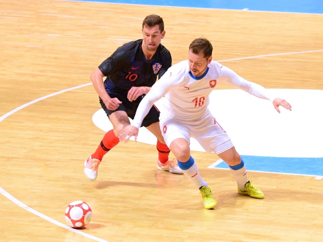 Čeští futsalisté v úvodním duel baráže o postup na mistrovství světa s Chorvatskem remizovali 2:2