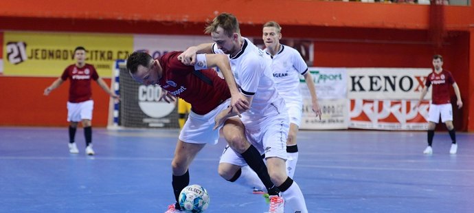 Výkonný výbor Svazu futsalu ČR přiřkl ligový titul Chrudimi, která vedla základní část po 20. kole