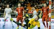 Český brankář Ondřej Vahala v akci při zápase kvalifikace o postup na futsalové MS proti Slovinsku