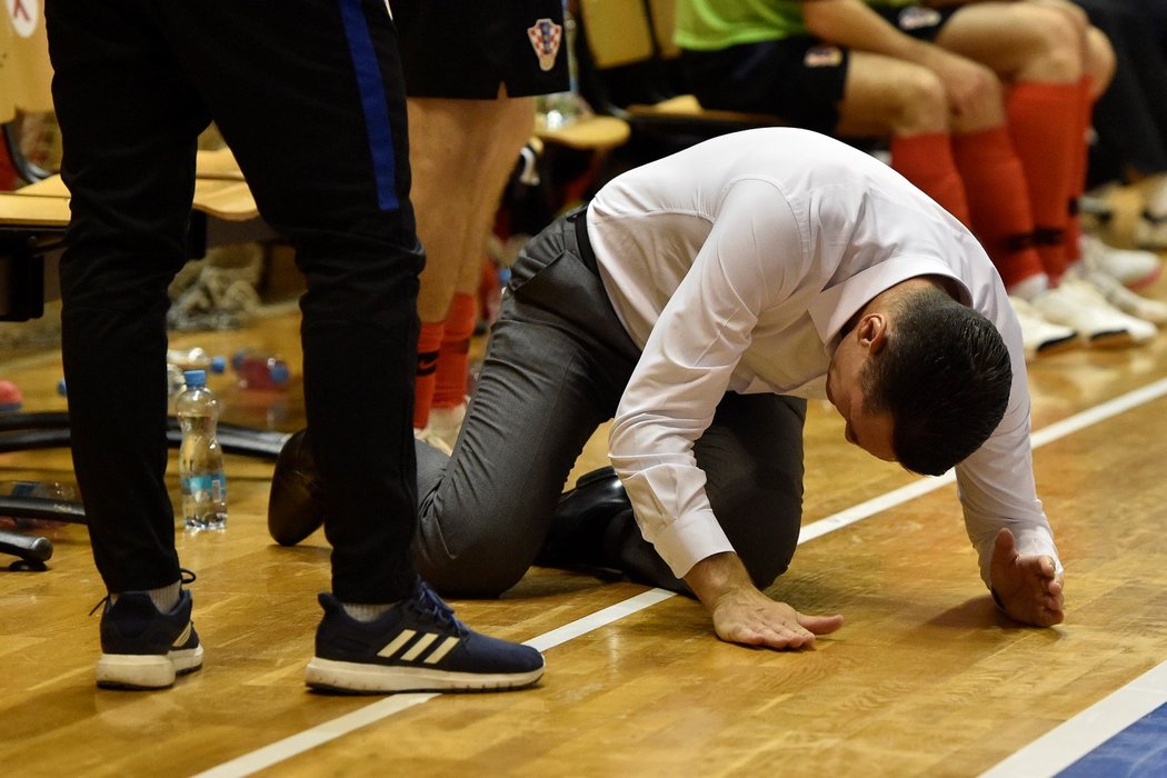 Závěr infarktového utkání hodně cloumal s emocemi chorvatského trenéra Mata Stankoviće