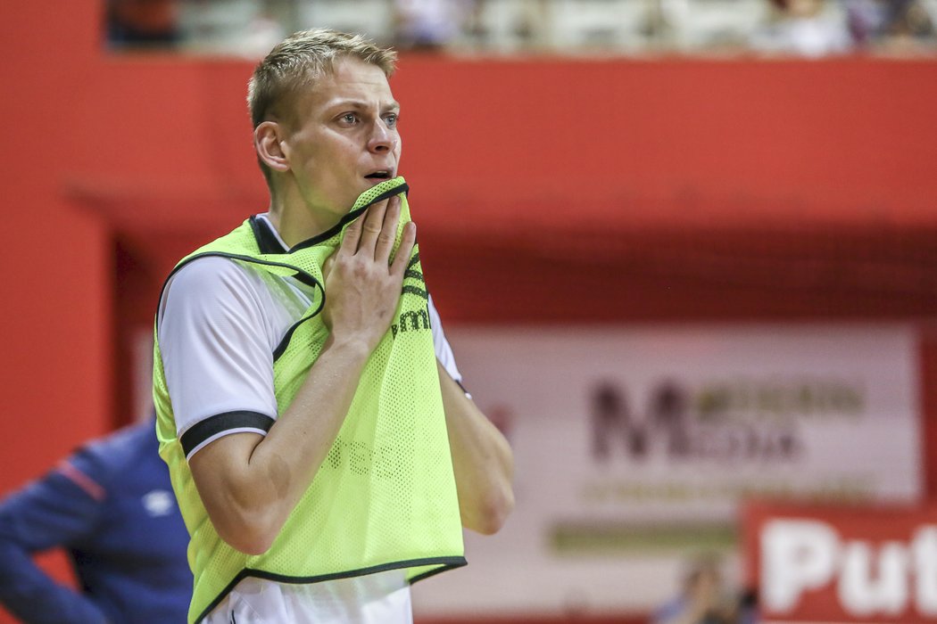 Futsalisté pražské Sparty zvítězili v nádherné přestřelce nad Chrudimí 10:9 po prodloužení a v semifinálové sérii vedou 2:1 na zápasy