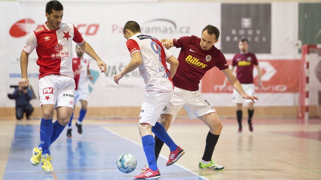 Futsalová Sparta dokázala i podruhé v aktuální sezoně porazit v derby Slavii. Po domácí výhře 3:1 zvítězila v Edenu 5:2