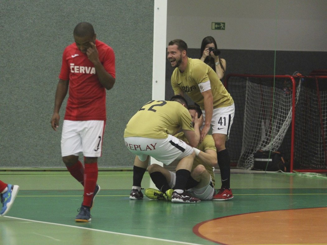 Futsalová Sparty zvítězila v prvním finále v Teplicích 6:1 a ujala se vedení v sérii 1:0 na zápasy