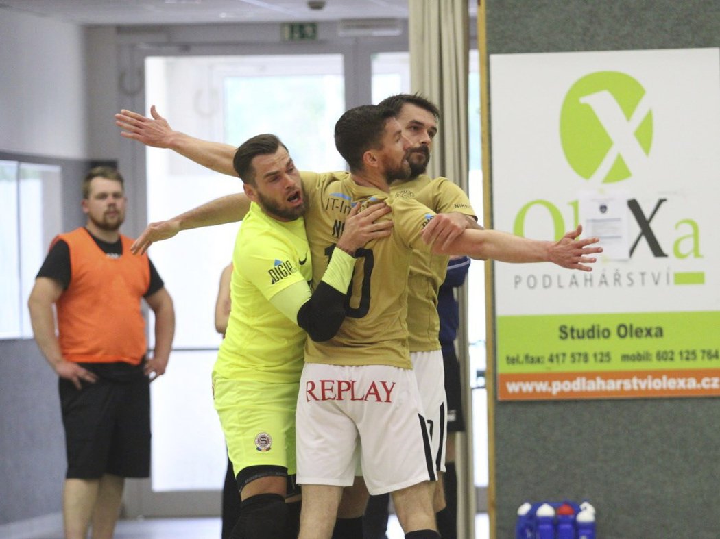 Futsalová Sparty zvítězila v prvním finále v Teplicích 6:1 a ujala se vedení v sérii 1:0 na zápasy