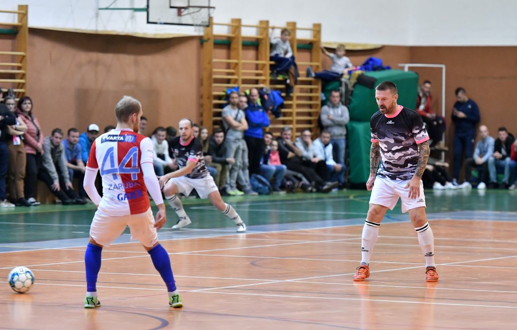 Tomáš Řepka v dresu Uherského Hradiště ve futsalovém utkání proti pražské Slavii