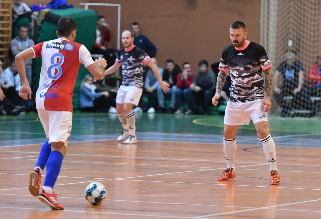 Tomáš Řepka v dresu Uherského Hradiště ve futsalovém utkání proti pražské Slavii