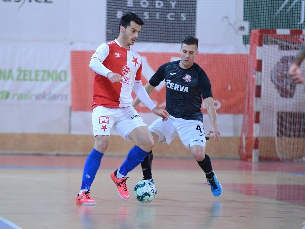 Futsalisté Teplic zvítězili na palubovce Slavie 9:4 a v semifinálové sérii vedou 2:0 na zápasy. Od finále je tak dělí jediná výhra