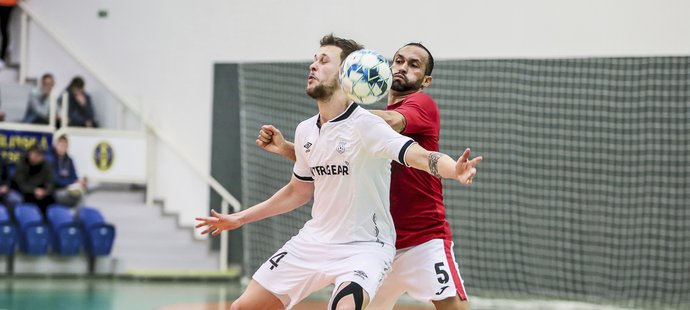 Futsalisté Teplic porazili na domácí palubovce ERA-PACK Chrudim 2:1 a vybojovali první místo po základní části. Východočeši skončili třetí