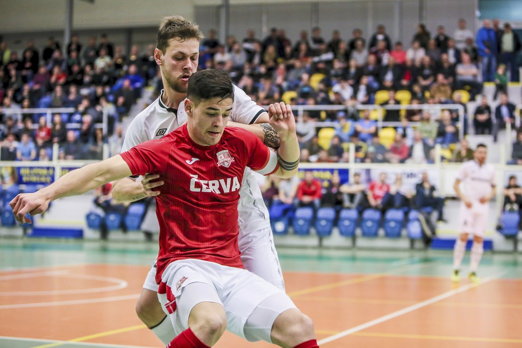 Futsalisté Teplic porazili na domácí palubovce ERA-PACK Chrudim 2:1 a vybojovali první místo po základní části. Východočeši skončili třetí