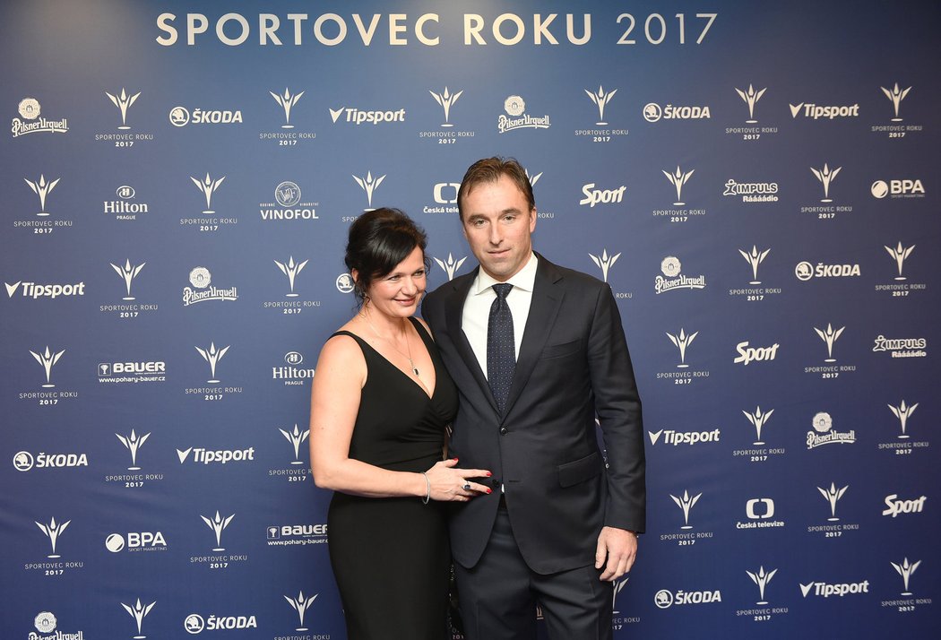 Bývalý hokejový brankář Milan Hnilička s manželkou Radkou na vyhlášení ankety Sportovec roku