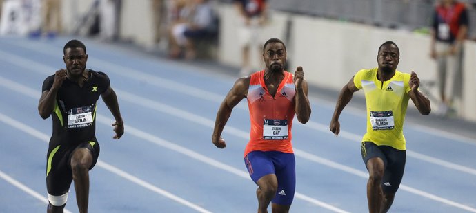 Tyson Gay (uprostřed) vyhrál na americkém šampionátu v Des Moines běh na 100 metrů