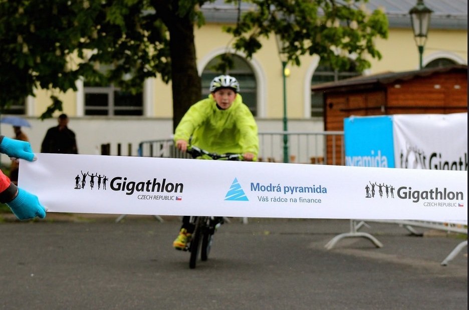 Gigathlon sdružuje pět sportů najednou – silniční a horské kolo, plavání, běh, in-line bruslení