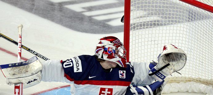 Denis Godla uhranul Slováky svými výkony na juniorském MS podobně jako v Naganu český národ Dominik Hašek