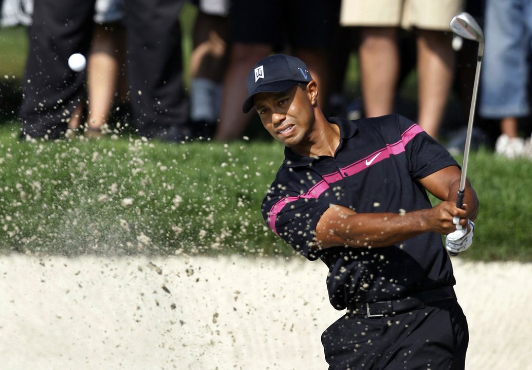 Tiger Woods si na The Barclays poradil i s tímto bunkrem na 11. jamce