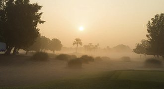 Golf zasáhla smrt. V Dubaji zkolaboval caddie, nehrála ani Spilková