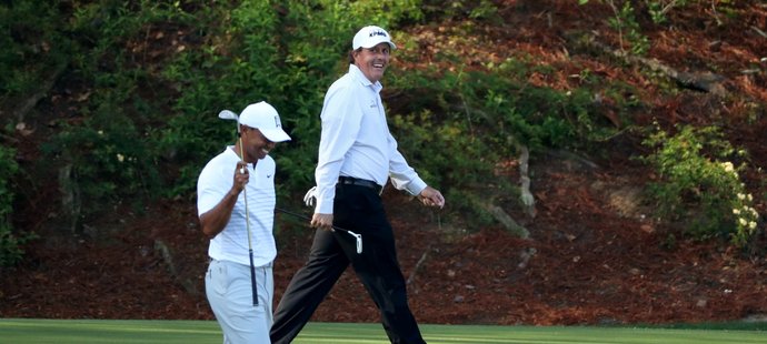 Mezi dvěma golfovými velikány Tigerem Woodsem a Philem Mickelsonem budou během exhibičního duelu probíhat i různé sázky