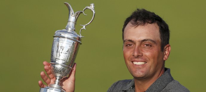 Francesco Molinari s trofejí pro vítěze golfového British Open