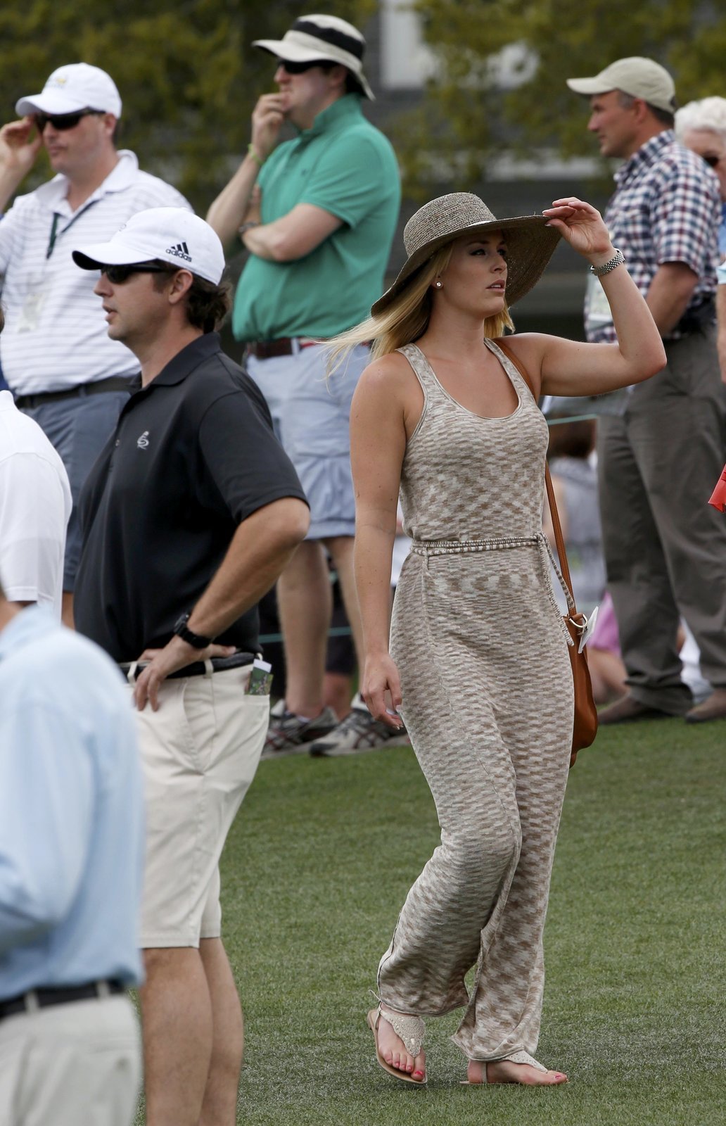 Lindsey Vonnová zvolila na golfové Masters jednoduchý, ale efektní outfit s kloboukem