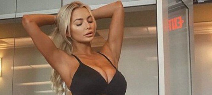 Modelka Lindsey Pelasová slíbila, že bude dělat caddyho golfistovi Graysonu Murraymu.