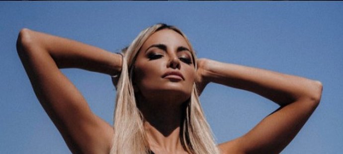 Modelka Lindsey Pelasová slíbila, že bude dělat caddyho golfistovi Graysonu Murraymu.