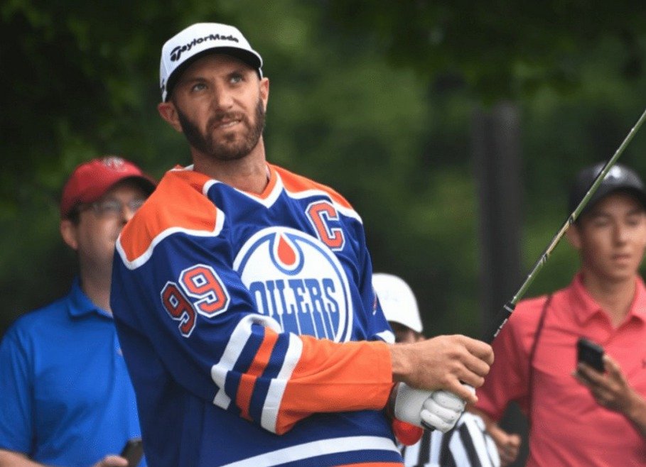 Dustin Johnson se v Oakville objevil v dresu Waynea Gretzkyho