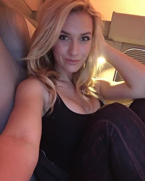 Chtěli byste si se mnou zalétat, jakoby by se ptala americká golfistka Paige Spiranac