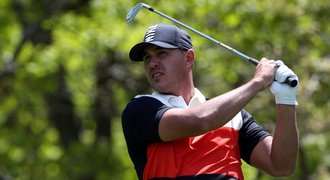 Úchvatný Koepka vede PGA Championship, Woods ztrácí devět ran