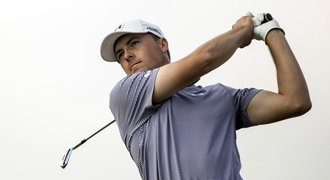 Golfista Spieth s rekordním náskokem ovládl Woodsův turnaj