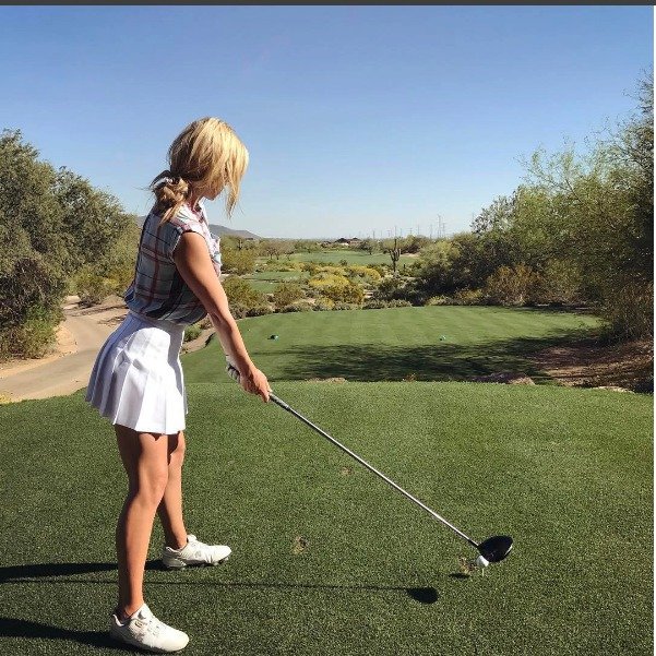 Instqagramový účet sexy golfistky Paige Spiranacové je plný zajímavých fotek. Není divu, že se hackeři snažili podívat, co je v jejím mobilu.