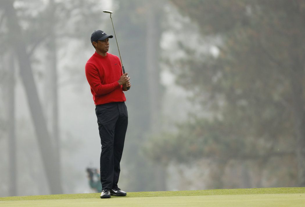 Obrovské trápení Tigera Woodse