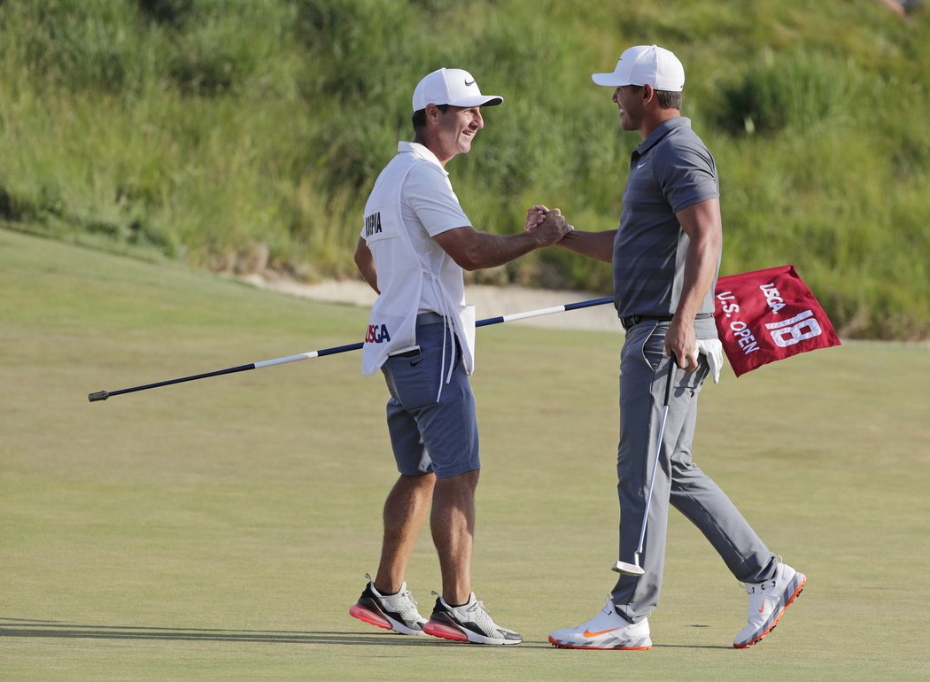 Americký golfista Brooks Koepka dokázal jako první hráč po 29 letech obhájit titul na US Open.