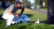 Bryson DeChambeau přemýšlí na 17. jamce US Open, které nakonec vyhrál...