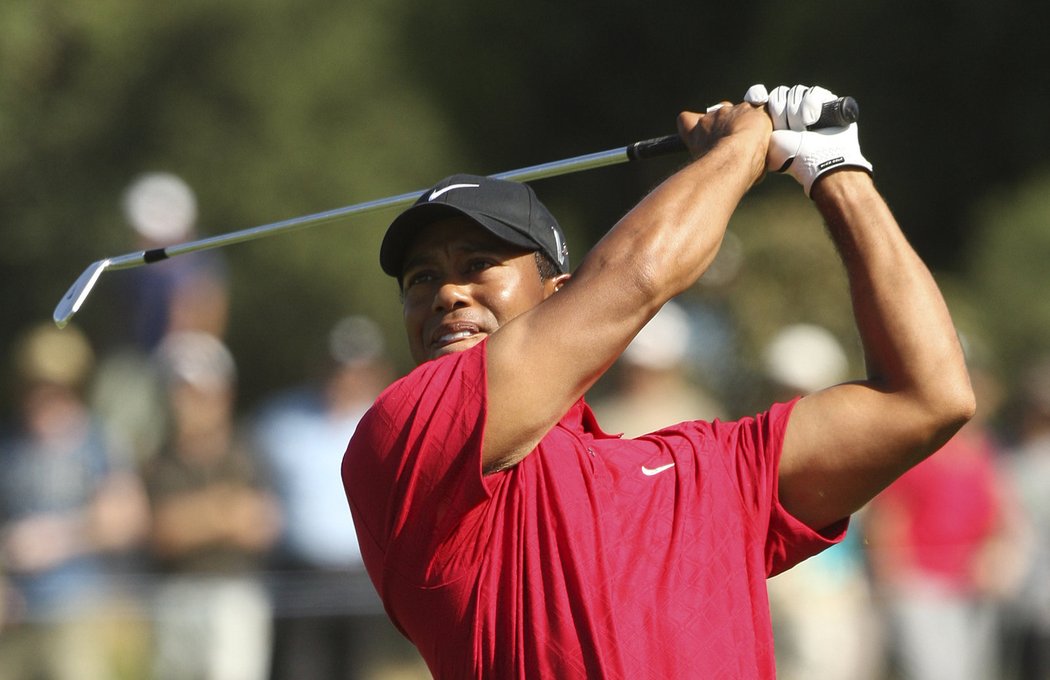 Tiger Woods během odpalu