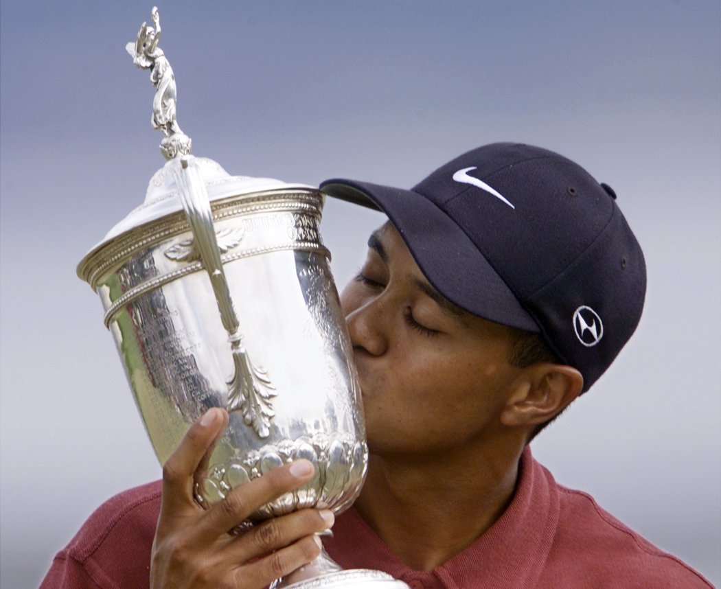 Tiger Woods s trofejí z US Open