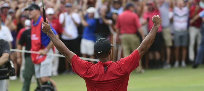 Bývalý první golfista světa Tiger Woods vyhrál Tour Championship v Atlantě, na PGA Tour se dočkal turnajového titulu poprvé po pěti letech a celkově po osmdesáté v kariéře.