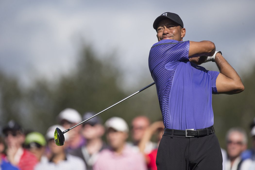 Tiger Woods rozjíždí byzns, otevřel golfové hřiště v dunách