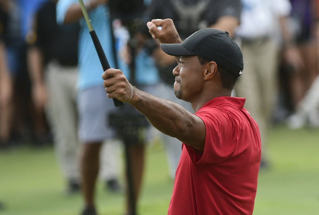 Bývalý první golfista světa Tiger Woods vyhrál Tour Championship v Atlantě, na PGA Tour se dočkal turnajového titulu poprvé po pěti letech a celkově po osmdesáté v kariéře.