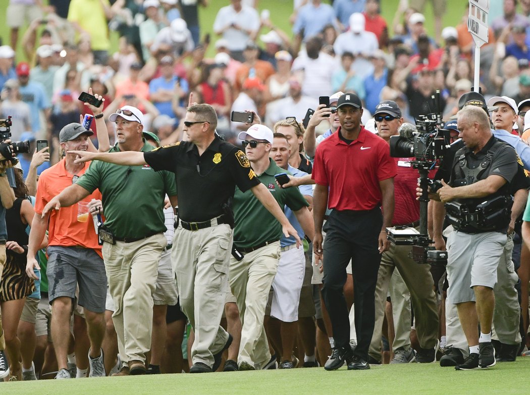 Bývalý první golfista světa Tiger Woods vyhrál Tour Championship v Atlantě, na PGA Tour se dočkal turnajového titulu poprvé po pěti letech a celkově po osmdesáté v kariéře.