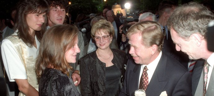 Lída Formanová (vlevo), Věra Čáslavská a Václav Havel na setkání před OH v Atlantě v roce 1996