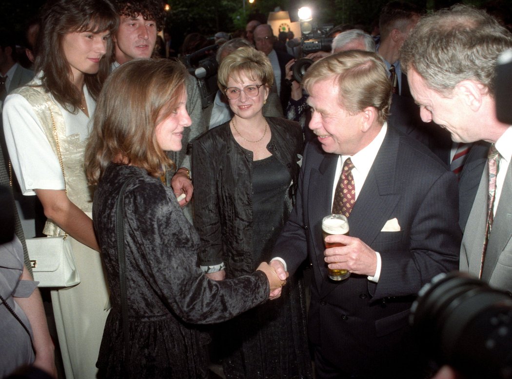 Lída Formanová (vlevo), Věra Čáslavská a Václav Havel na setkání před OH v Atlantě v roce 1996