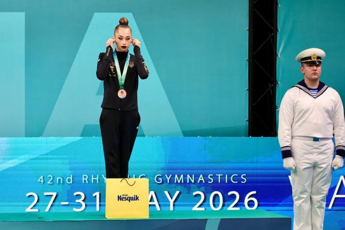 Ukrajinský protest na ME: gymnastky si při ruské hymně zakrývají uši a oči Ukrajinský protest na ME: gymnastky si při ruské hymně zakrývají uši a oči