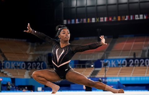 Americká gymnastka Simone Bilesová doplňuje pět cenných kovů z Her dalšími pětadvaceti ze světových šampionátů