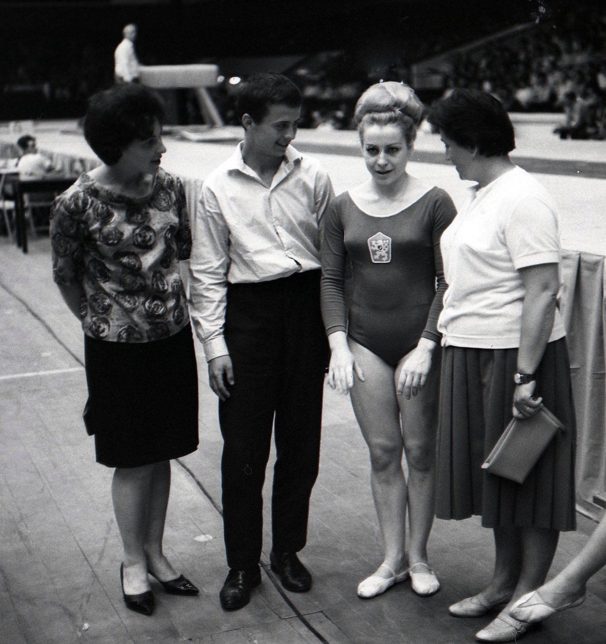 Legendární gymnastka Věra Čáslavská na jedné ze soutěží v šedesátých letech