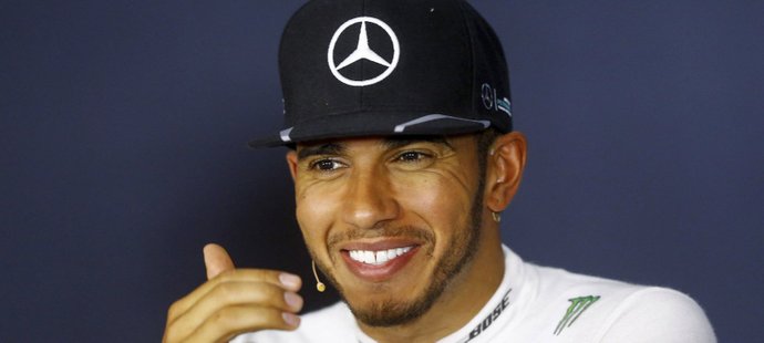Mistr světa formule 1 Lewis Hamilton z Mercedesu vyhrál kvalifikaci na Velkou cenu Rakouska