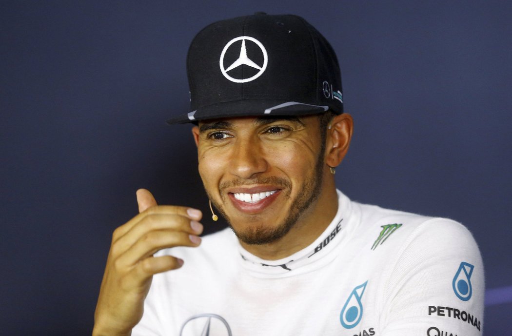 Mistr světa formule 1 Lewis Hamilton z Mercedesu vyhrál kvalifikaci na Velkou cenu Rakouska