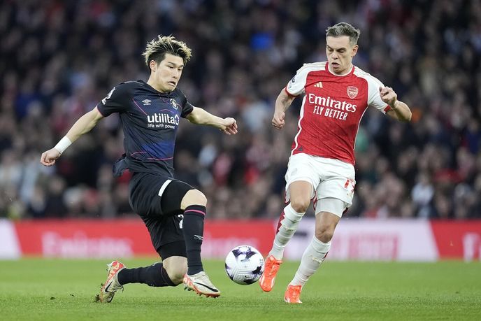 Daiki Hašioka v zápase proti Arsenalu Daiki Hašioka v zápase proti Arsenalu