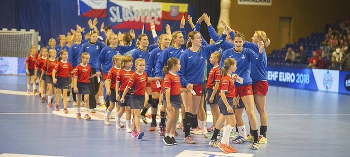 České házenkářky vyhrály v předposledním utkání šestidílné kvalifikace mistrovství Evropy na Islandu 26:24 a výrazně se přiblížily k účasti na šampionátu